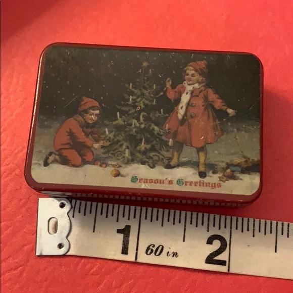 Tin box 📦 Christmas trinket decoration vintage